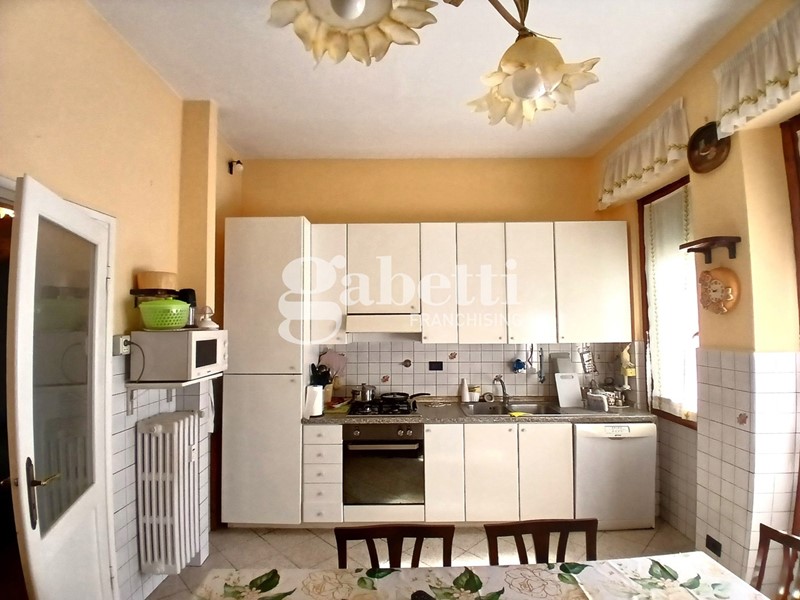 Appartamento in Vendita a Firenze, 320'000&euro;, 100 m², con Box