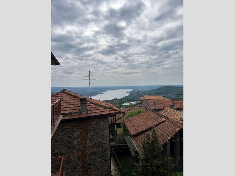 Trilocale in Vendita a Nebbiuno, 290'000&euro;, 100 m², con Box