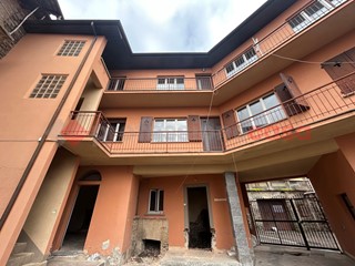 Bilocale in Vendita a Nebbiuno, 160'000&euro;, 68 m², con Box