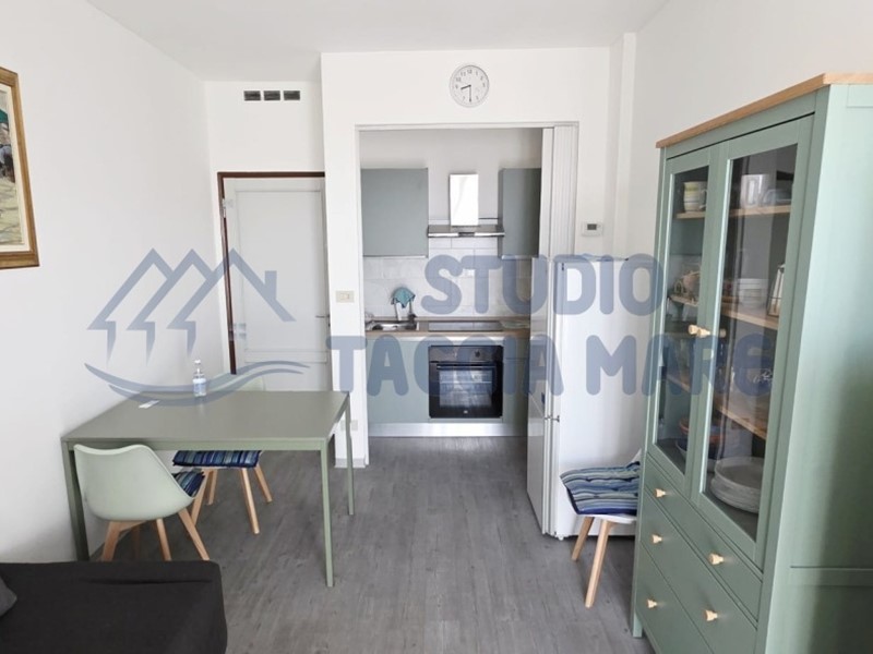 Bilocale in Vendita a Taggia, zona Arma Di Taggia, 250'000&euro;, 50 m², arredato