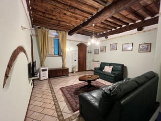 Appartamento in Affitto a Lucca, zona Centro storico, 1'200&euro;, 139 m²