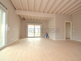 Trilocale in Vendita a Valdagno, 150'000&euro;, 65 m², con Box