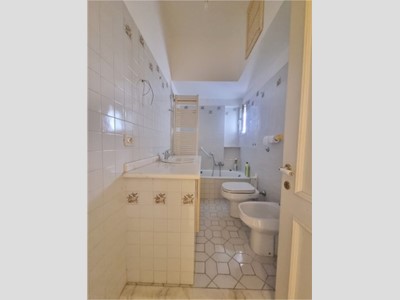 Appartamento in Vendita a Genova, zona Marassi, 130'000&euro;, 106 m²