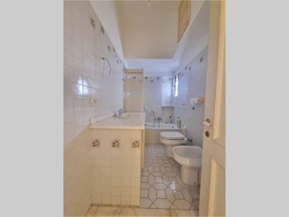Appartamento in Vendita a Genova, zona Marassi, 130'000&euro;, 106 m²