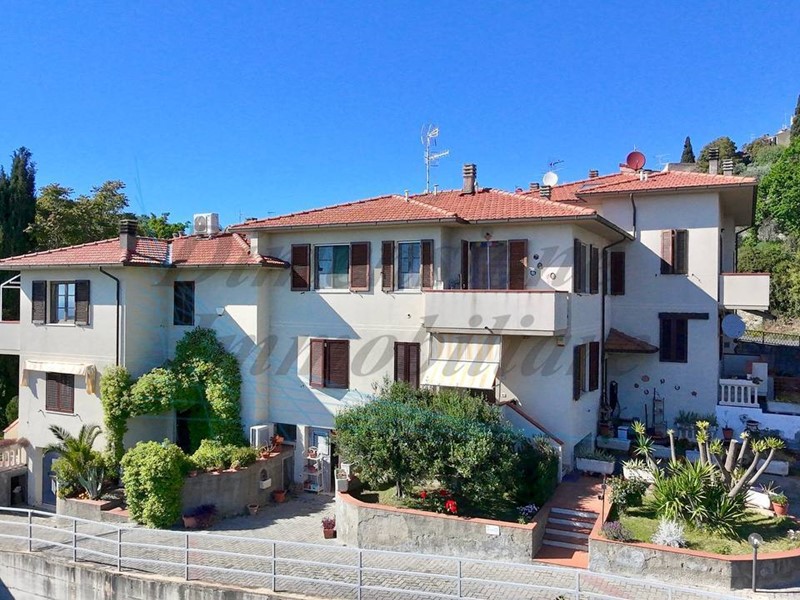 Trilocale in Vendita a Rosignano Marittimo, 220'000&euro;, 75 m², con Box