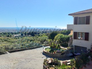 Trilocale in Vendita a Rosignano Marittimo, 220'000&euro;, 75 m², con Box