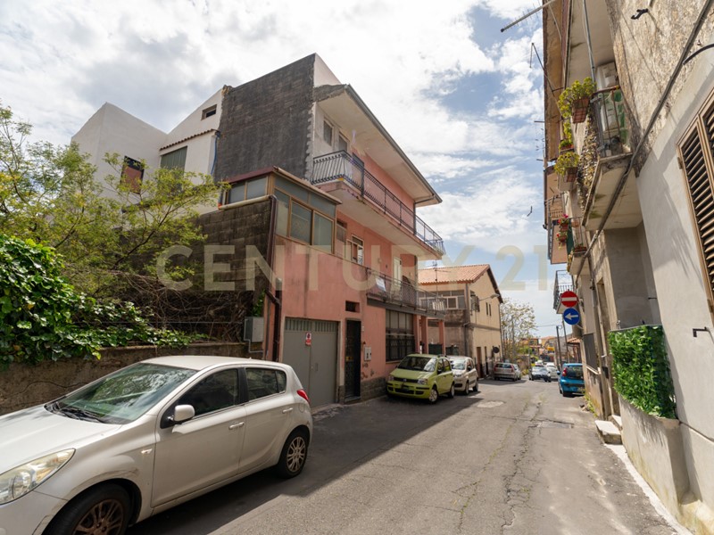 Appartamento in Vendita a Mascalucia, 80'000&euro;, 119 m²