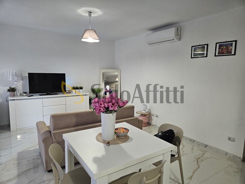 Trilocale in Affitto a Reggio Calabria, zona Viale Calabria, 700&euro;, 75 m², arredato