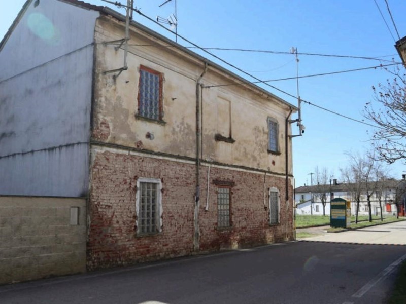 Quadrilocale in Vendita a Rosasco, zona Rivoltella, 16'929&euro;, 201 m²