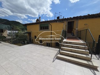 Attico in Vendita a Lucca, zona Sesto di Moriano, 98'000&euro;, 90 m², arredato