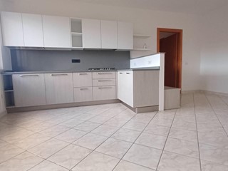 Trilocale in Vendita a Monteroni d'Arbia, zona Ponte a Tressa, 145'000&euro;, 77 m², arredato