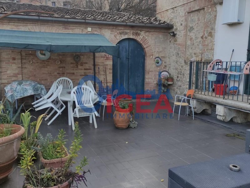 Appartamento in Vendita a Siena, 420'000&euro;, 165 m²
