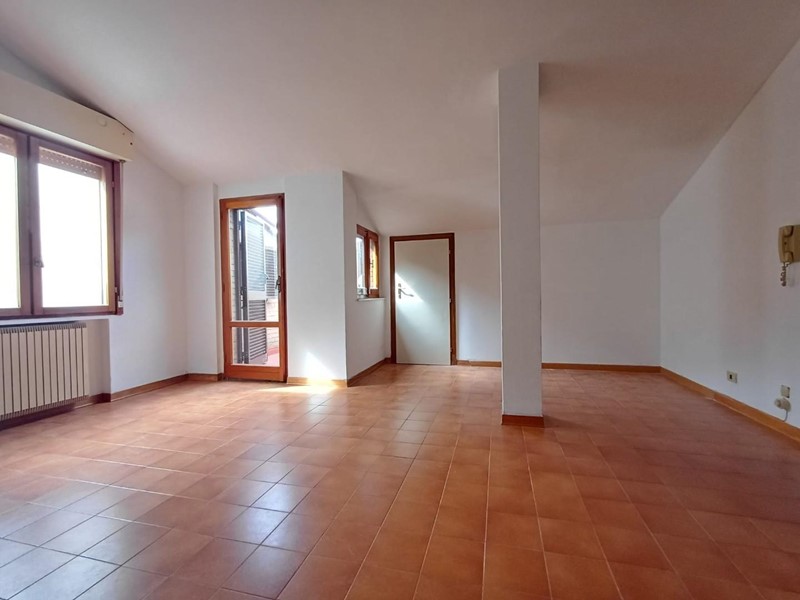 Attico in Vendita a Siena, zona Taverne D'arbia, 150'000&euro;, 122 m²