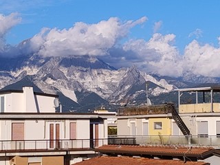 Quadrilocale in Vendita a Carrara, zona Marina di Carrara, 270'000&euro;, 80 m², arredato