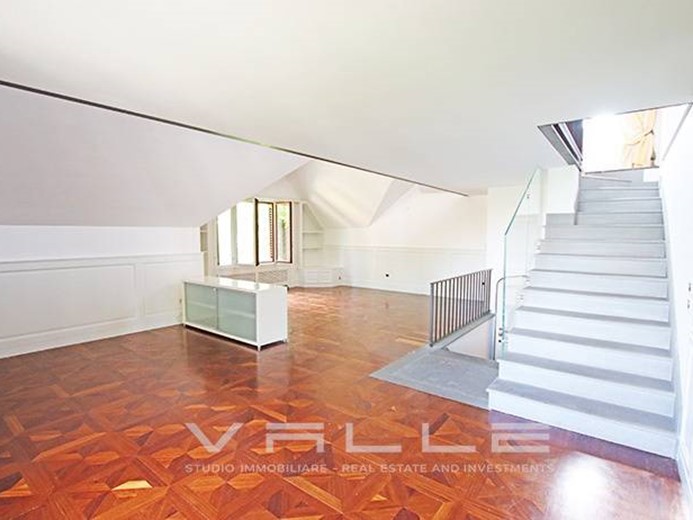Attico in Vendita a Bergamo, 950'000&euro;, 174 m²