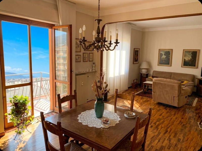 Appartamento in Vendita a Genova, 160'000&euro;, 130 m²