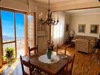 Appartamento in Vendita a Genova, 160'000&euro;, 130 m²