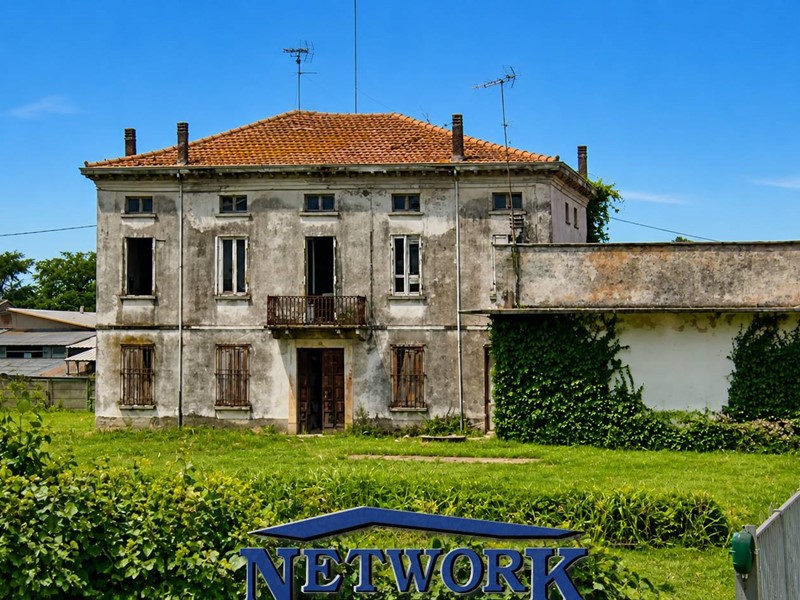 Appartamento in Vendita a Goito, 125'000&euro;, 500 m², con Box