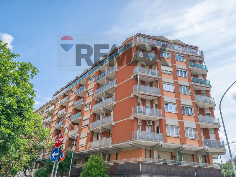 Trilocale in Vendita a Roma, 339'000&euro;, 76 m²
