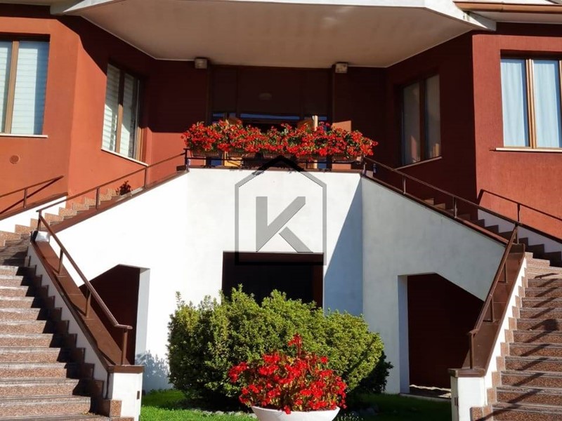 Trilocale in Vendita a Valbrona, 175'000&euro;, 85 m²