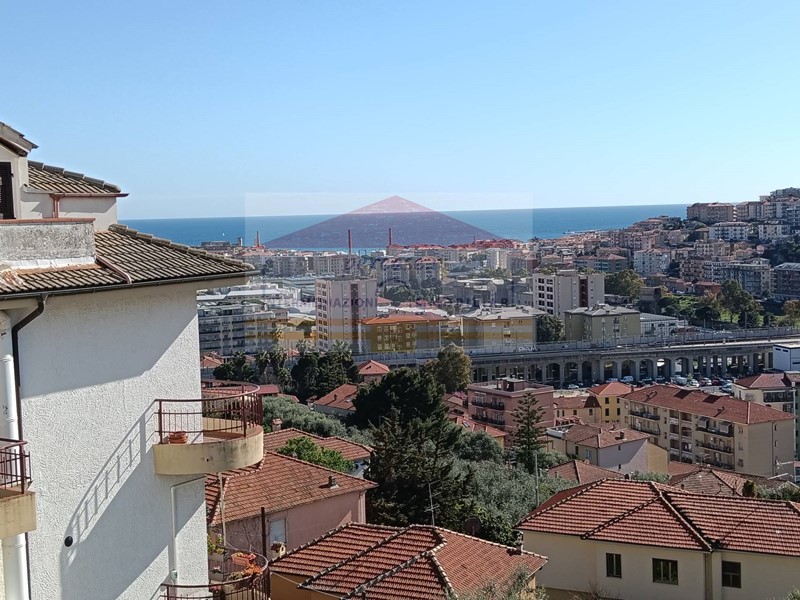 Appartamento in Vendita a Imperia, 240'000&euro;, 118 m²