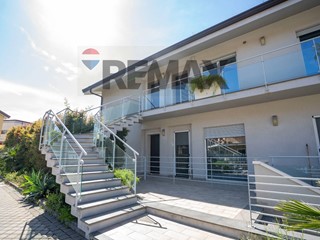 Trilocale in Affitto a San Gregorio di Catania, 980&euro;, 80 m²