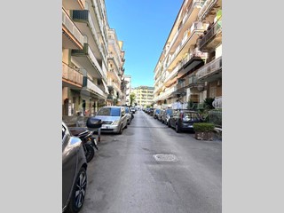 Trilocale in Vendita a Napoli, 225'000&euro;, 95 m², con Box
