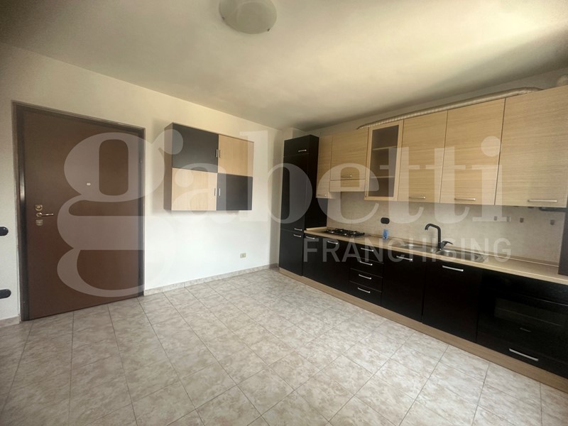 Bilocale in Vendita a Merone, 80'000&euro;, 70 m²