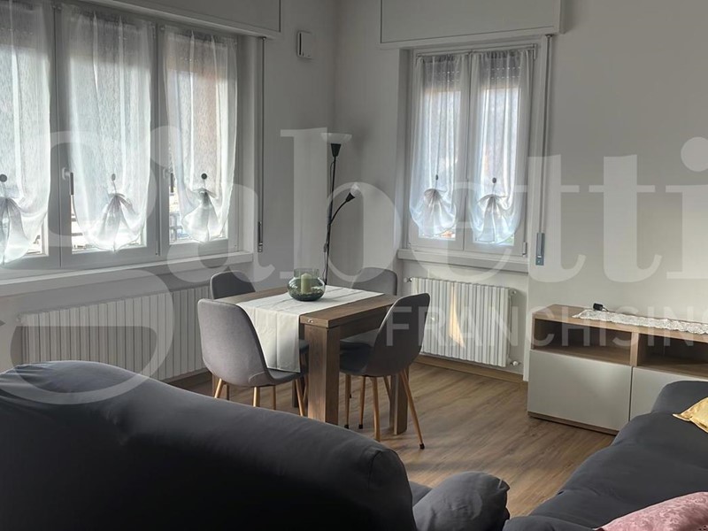 Trilocale in Affitto a Erba, 1'000&euro;, 100 m², arredato, con Box