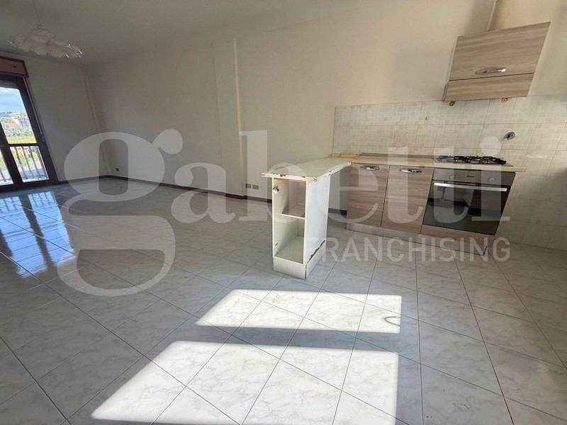 Trilocale in Vendita a Bettona, 110'000&euro;, 92 m², con Box