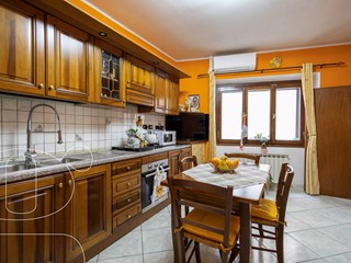 Appartamento in Vendita a Marsciano, 119'000&euro;, 140 m²