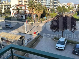 Trilocale in Vendita a Aversa, 290'000&euro;, 90 m², con Box