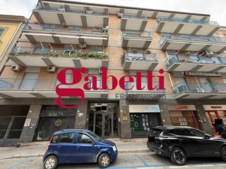 Trilocale in Affitto a Caserta, 1'200&euro;, 104 m²