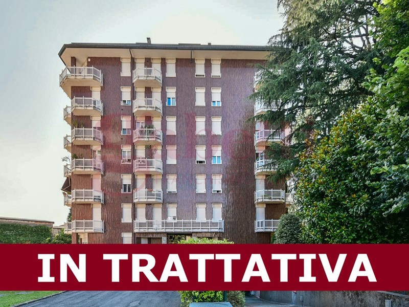 Trilocale in Vendita a Cantù, 139'000&euro;, 108 m², con Box