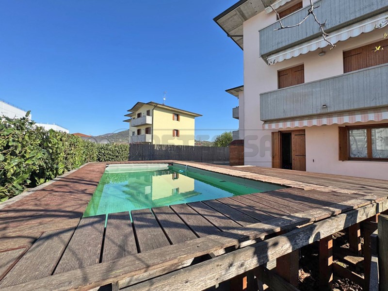 Appartamento in Vendita a Brogliano, 195'000&euro;, 110 m², arredato, con Box
