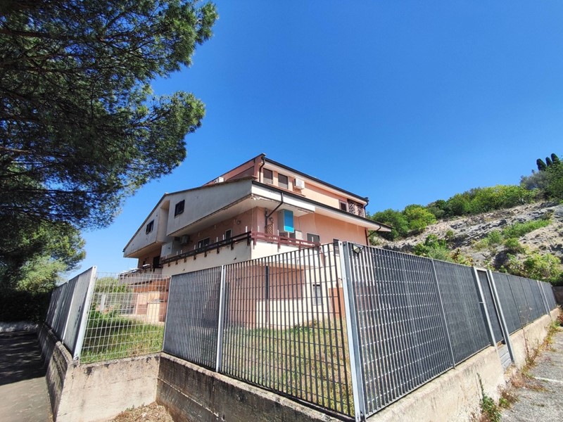 Trilocale in Vendita a Guidonia Montecelio, 109'000&euro;, 65 m²
