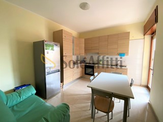 Appartamento in Affitto a Catanzaro, zona Lido Corso, 2'000&euro;, 140 m², arredato