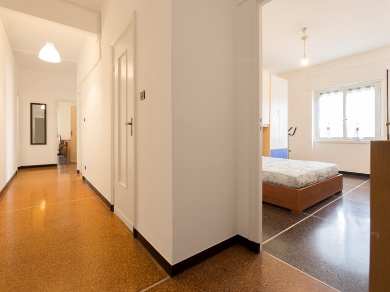 Appartamento in Vendita a Genova, zona San Fruttuoso, 117'000&euro;, 82 m²