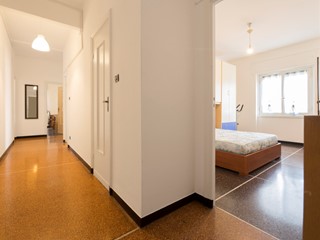 Appartamento in Vendita a Genova, zona San Fruttuoso, 117'000&euro;, 82 m²