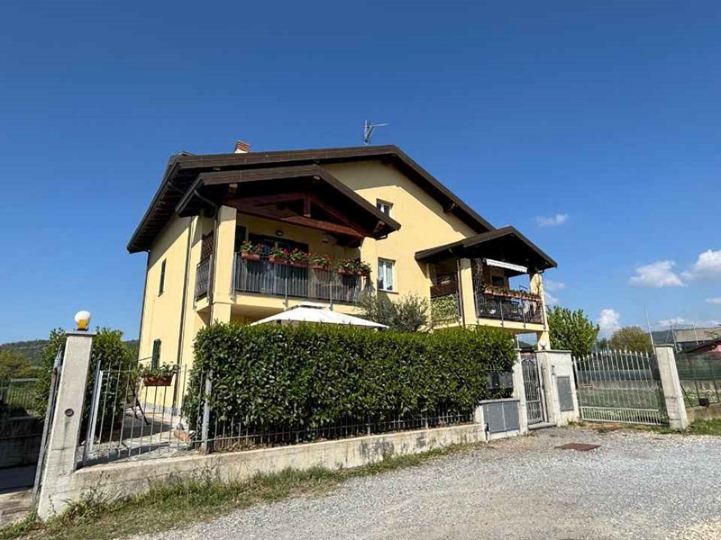 Appartamento in Vendita a Stazzano, 145'000&euro;, 90 m², arredato, con Box
