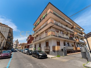 Appartamento in Vendita a Aci Catena, 115'000&euro;, 132 m², con Box