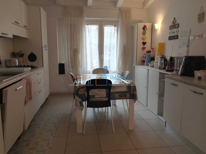 Appartamento in Affitto a Massa, zona Marina Di Massa, 1'300&euro;, 115 m²