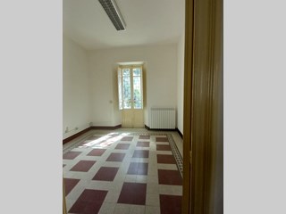 Quadrilocale in Vendita a Catanzaro, zona VIA FRANCESCO CRISPI, 110'000&euro;, 105 m²
