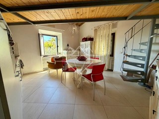 Quadrilocale in Vendita a Carrara, 130'000&euro;, 89 m²