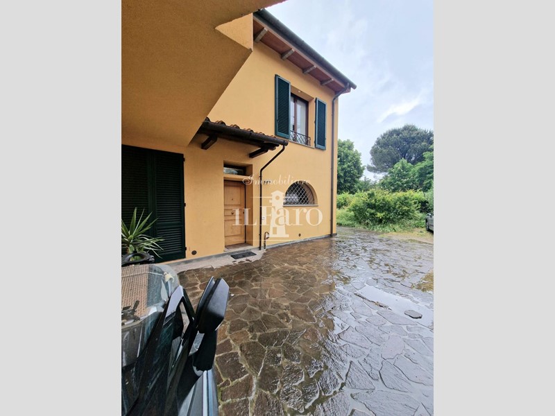 Bilocale in Vendita a Campi Bisenzio, zona San Lorenzo, 270'000&euro;, 80 m²
