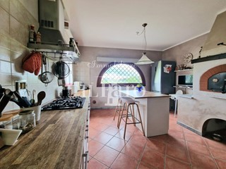 Quadrilocale in Vendita a Campi Bisenzio, zona San Lorenzo, 490'000&euro;, 120 m², arredato