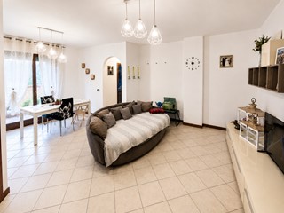 Quadrilocale in Vendita a Carrara, zona Sant'Antonio, 189'000&euro;, 77 m², arredato, con Box