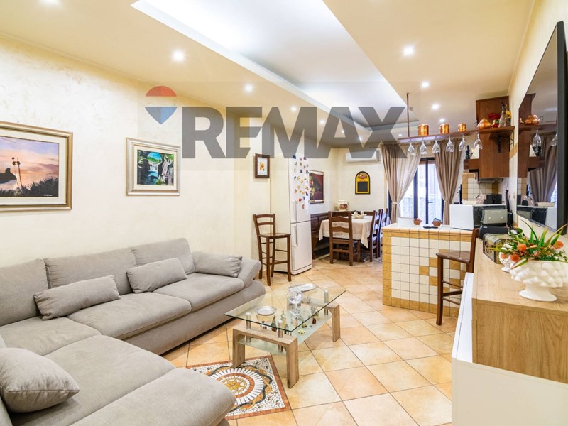 Trilocale in Vendita a Catania, 135'000&euro;, 97 m²