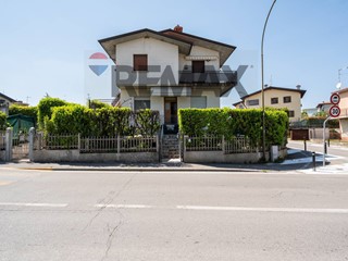 Trilocale in Vendita a Desenzano del Garda, 349'000&euro;, 89 m²
