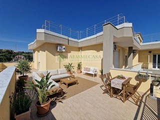 Attico in Vendita a Gravina di Catania, 239'000&euro;, 190 m²